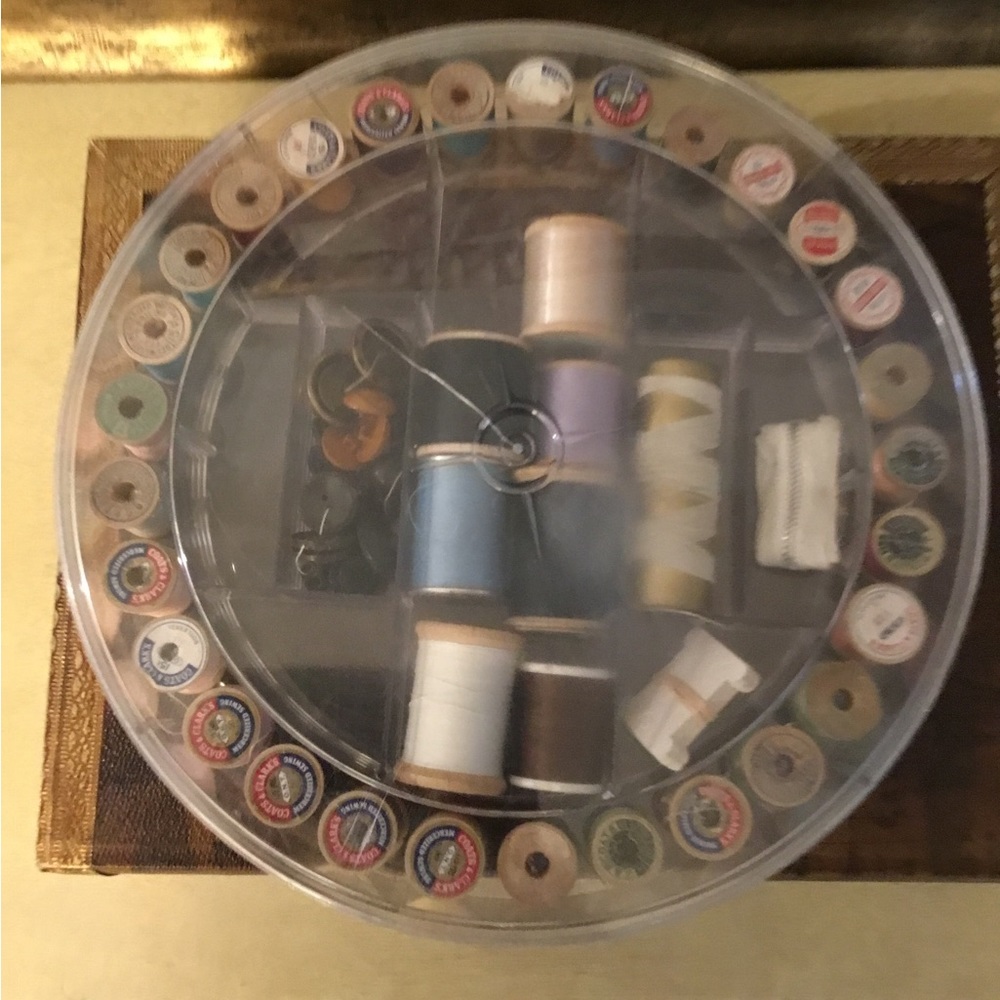 COPY - VTG Thread Sewing Storage Container - Picture 7 of 9